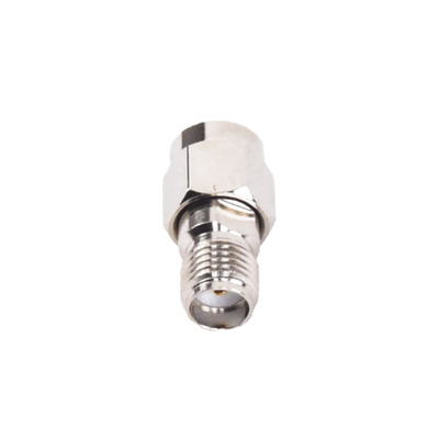 Adaptador en Línea de Conector SMA Macho Inverso a SMA Hembra Níquel/ Oro/ Teflón.