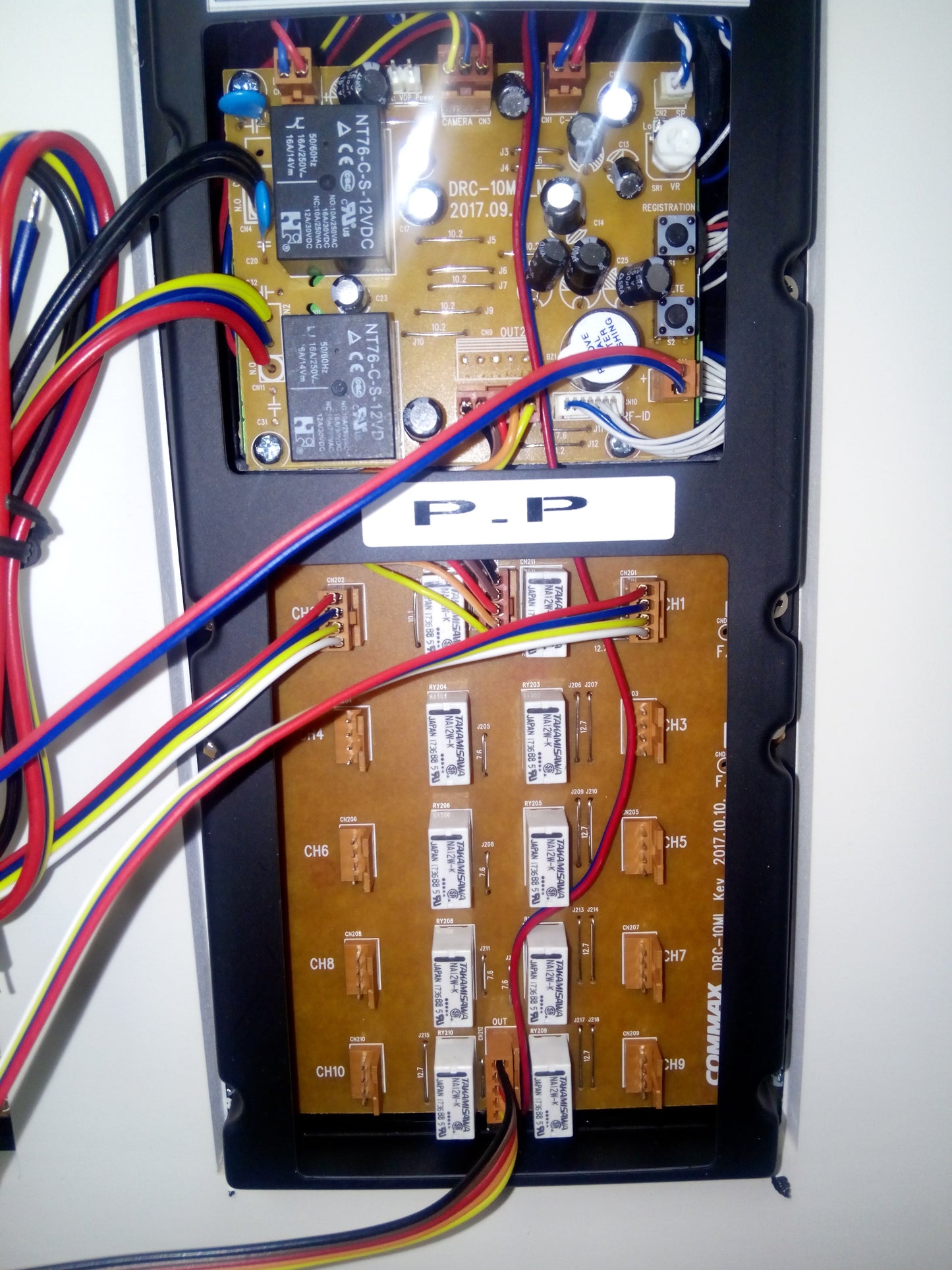 COMMAX DRC10MLRF1 - Frente de Calle Departamental para 10 Monitores con Conexión Directa de 4 Hilos y Apertura con Tarjeta Mifare o Monitor