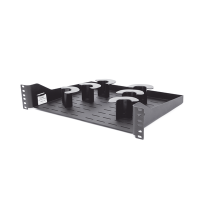 Charola Ventilada Para Administración de Cable en Racks o Gabinetes  con 6 Postes para Control de Holgura  de 19in  2 UR  Color Negro