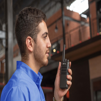 Radio Portátil UHF 5W de Potencia Scrambler de Voz Alta Cobertura 400-470 MHz 16 canales preconfigurados
