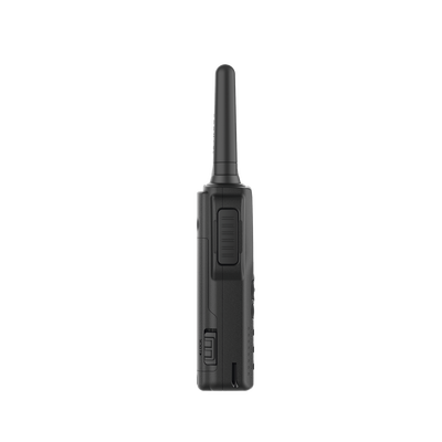 Radio portátil UHF 450-470 MHz 2 W 16 canales Resistente a Golpes MIL-STD-810 manos libres VOX. Incluye antena batería cargador y clip