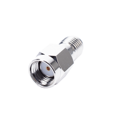 Adaptador en Línea de Conector SMA Macho Inverso a SMA Hembra Níquel/ Oro/ Teflón.