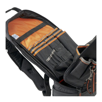Mochila para herramientas Tradesman Pro™ de 36 8 cm en color negro con 39 bolsillos (No incluye herramientas).