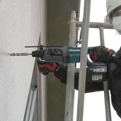 Rotamartilló 18V  SDS 0-1.200 Rpm  3 Modos de Trabajo  Incluye 2 Baterías de 3.0 Ah  Cargador y Maletín.