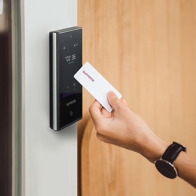 Lector  Multitecnolgia de tarjetas Mifare  móviles atraves de Bluetooth