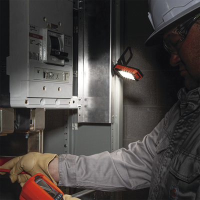 Lámpara de LED para Trabajo Personal  Recargable y Magnética (53 x 130 x 42 mm). 2 Potencias a elegir. Puede Cargar Smartphone