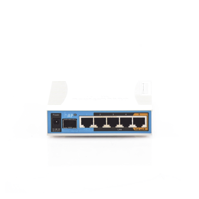 (hAP ac) 5 Puertos Gigabit Ethernet  1 Puerto SFP  1 USB  WiFi Doble Banda 3x3 802.11ac  hasta 1W de potencia