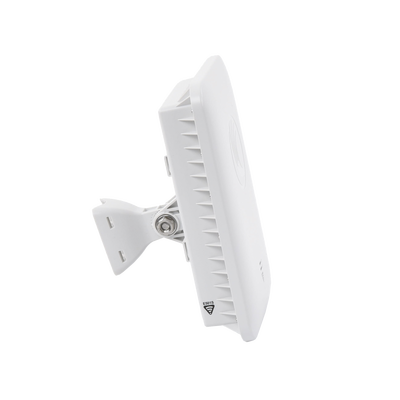 Access Point WiFi Industrial cnPilot e502 de alta capacidad para exterior  IP67  doble banda  antena de 30° y puerto PoE secundario (PL-E500USCA-RW)