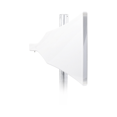 Antena Tipo Horn de 90°   16 dBi  Ideal para ambientes de alto ruido  4.9-6.5 GHz    Conector SMA-Hembra  con montaje incluido