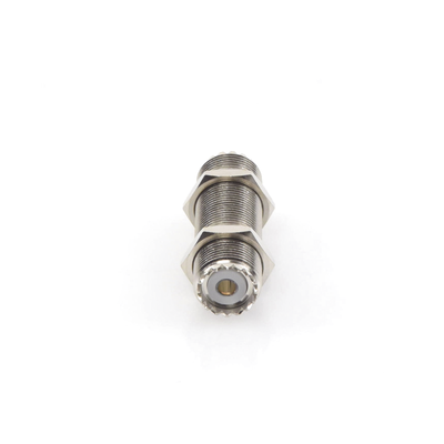 Adaptador Pasamuros de Doble UHF Hembra (SO-239)  Montaje para Panel con Rosca Estándar.