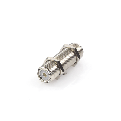 Adaptador Pasamuros de Doble UHF Hembra (SO-239)  Montaje para Panel con Rosca Estándar.