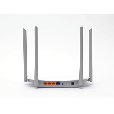 Router Inalámbrico ISP doble banda AC  2.4 GHz y 5 GHz Hasta 1167 Mbps  4 antenas externas omnidireccional  3 Puertos LAN 10/100/1000 Mbps  1 Puerto WAN 10/100/1000 Mbps