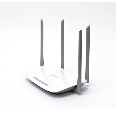 Router Inalámbrico ISP doble banda AC  2.4 GHz y 5 GHz Hasta 1167 Mbps  4 antenas externas omnidireccional  3 Puertos LAN 10/100/1000 Mbps  1 Puerto WAN 10/100/1000 Mbps