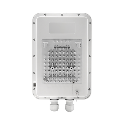 Access Point WiFi cnPilot e700 para alta densidad de usuarios  para exterior  IP-67 grado industrial  para temperaturas extremas  doble banda  antena Beamforming omnidireccional