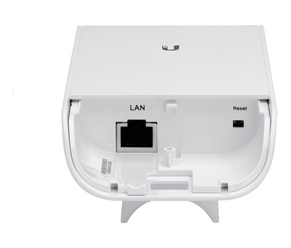 UBIQUITI NANOSTATION LOCOM5 - Radio Airmax 5.8GHz para exteriores con antena integrada tipo panel de 13 dBi  MIMO  potencia de 23 dBm y rendimiento de hasta 150 Mbps.