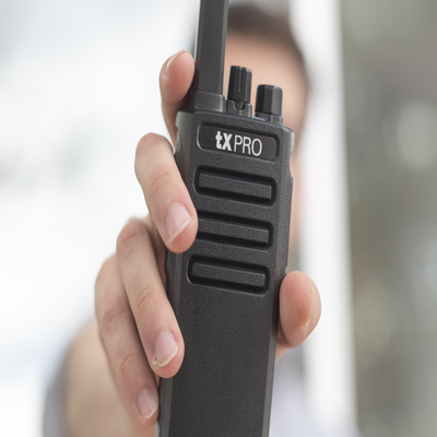 Radio Portátil UHF  5W de Potencia  Scrambler de Voz  Alta Cobertura  400-470 MHz  16 canales preconfigurados