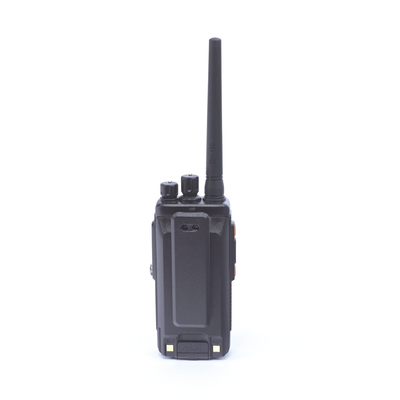 Radio Portátil UHF 400-512 MHz  Digital DMR y Analógico  5 W  Incluye antena  batería  cargador y clip   16 canales preconfigurados