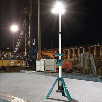 Lampara con Torre para Iluminación Inalambrica con tres Cabezales Multidireccionales   se extiende hasta 2.2 metros  Utiliza batería LXT® Litioâ€‘Ion de 18V.