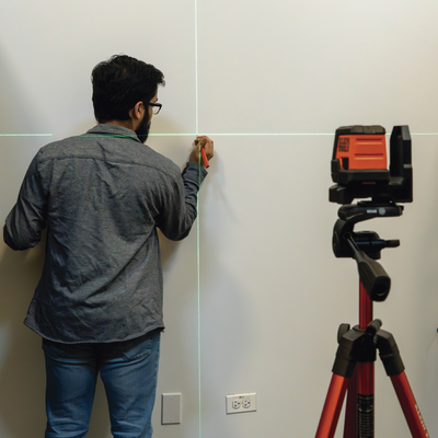 Mininivel Láser Verde de Líneas en Cruz  con Montaje Magnético y para Tripoide. Alcance de 15.2 m.