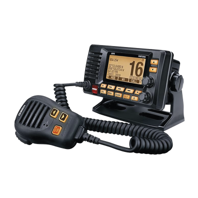 Radio Móvil Marino VHF  color negro con receptor de GPS integrado  puerto de conexión NMEA 2000  25W de potencia de RF  sumergible IPX8.