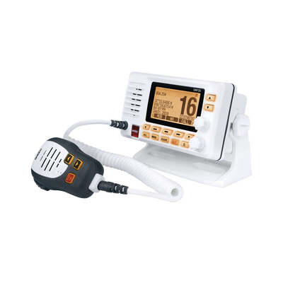 Radio Móvil Marino VHF  color blanco con receptor de GPS integrado  puerto de conexión NMEA 2000  25W de potencia de RF  sumergible IPX8.
