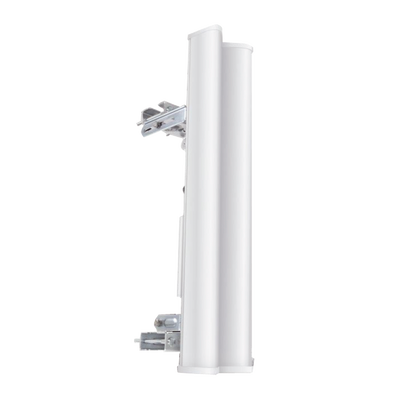 Antena sectorial para radio estaciones base airMAX de 120 grados de cobertura horizontal  2 GHz (2.3-2.7 GHz) de 15 dBi