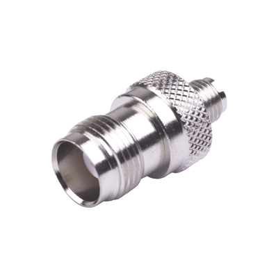 Adaptador en Línea de Conector TNC Hembra a SMA Hembra  Niquel/ Oro/ Teflón.