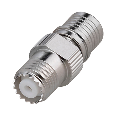 Adaptador en Línea  de Conector QMA (Quick Mate) Macho a Mini-UHF Hembra  Bronce Blanco/ Oro/ Teflón.